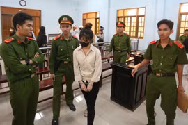 Hoãn phiên tòa xét xử nữ sinh lớp 12 vì dùng dao đâm chết học sinh lớp 11