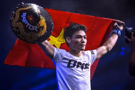 Võ sĩ Gia Lai dậy sóng đấu trường MMA trên đất Thái Lan.