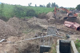 Huyện Krông Pa đang xây dựng công trình Mở rộng kênh Chính, kênh N33 tiếp nước cho kênh N33 nối dài thuộc Công trình thủy lợi Ia Mlah. Ảnh: Lê Nam