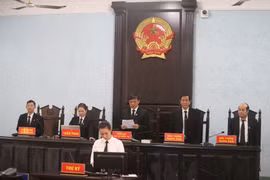 Cầm kéo đâm người khác, lãnh án 5 năm 6 tháng tù