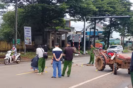 Nam thanh niên đi xe máy tử vong sau va chạm với máy cày