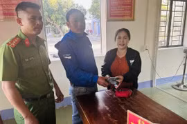 Nam nhân viên tiếp thị nhặt được 74 triệu đồng, trả lại cho người đánh rơi