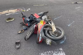 Va chạm với xe bán tải, 1 phụ nữ đi xe máy tử vong
