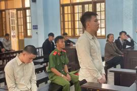  Nghĩ bị người yêu cũ nhìn đểu, nam thanh niên dùng dao đâm người