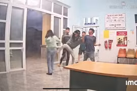 Khởi tố 2 đối tượng hành hung nhân viên y tế xã Kon Thụp