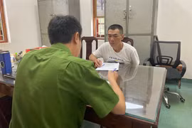 Bắt khẩn cấp đối tượng cướp giật điện thoại của người đi đường