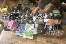 Thu giữ 90 máy thuốc lá điện tử.