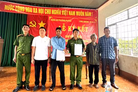 Công an phường Pleiku kết nghĩa với làng Amơng