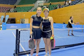 Tay vợt Võ Thị Phụng (phải) đã lọt vào đến bán kết ở nội dung đơn nữ. Ảnh: Thanh Phú