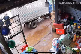 Triệu tập đối tượng đánh thanh niên đi giao đá lạnh vì tranh giành địa bàn