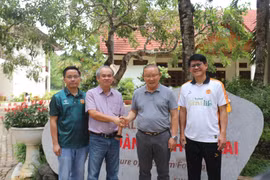 Ông Park Hang-seo đến thăm Học viện Hoàng Anh Gia Lai