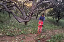 Đối tượng Vũ đã tiếp cận cháu L. để cướp giật sợi dây chuyền vàng. Ảnh: Văn Tuấn