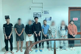 Các đối tượng bị bắt quả tang khi đang sử dụng trái phép chất ma túy. Ảnh: Chí Trung