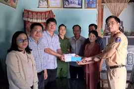 Thăm 2 gia đình nạn nhân tử vong vì tai nạn giao thông có hoàn cảnh khó khăn.