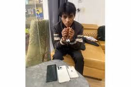 Đối tượng Ni bị bắt cùng tang vật. 