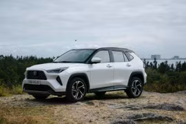 Triệu hồi gần 1.500 chiếc Toyota dòng Yaris Cross HEV do lỗi kính nóc