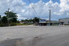 Xe 16 chỗ tông xe đầu kéo, tài xế may mắn thoát nạn