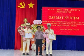Khen thưởng Công an phường Hội Phú vì triệt phá, bắt giữ đối tượng mua bán trái phép chất ma túy