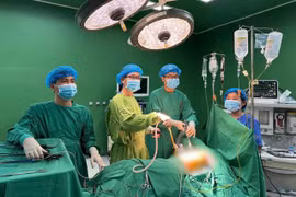 Em I. đã được đưa vào phẫu thuật khẩn cấp tại Bệnh viện Đại học Y dược-Hoàng Anh Gia Lai.