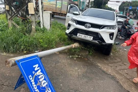 Đập kính ô tô cứu tài xế nghi bị đột quỵ 