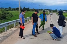 2 xe máy va chạm ở đường liên xã, 1 thanh niên tử vong