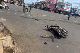 Xe đầu kéo va chạm với xe máy khiến một người bị đứt lìa chân
