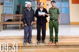 Cụ ông 79 tuổi tại nhặt được số tiền lớn và chủ động liên hệ với Công an xã Ia Hrung để trao trả lại cho một người phụ nữ có hoàn cảnh khó khăn.