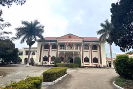 Tòa án nhân dân tỉnh cho thôi việc với ông Nguyễn Xuân Hưng