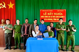 Công an xã Ia Hrung đã kết nghĩa với làng Blang 1