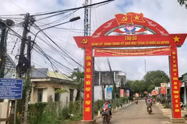 Khu trung tâm xã Ia Piơr phát triển sầm uất, đường sá thuận tiện cho người dân đi lại và giao thương hàng hóa. Ảnh: Lê Nam