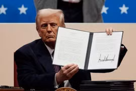 Phong tỏa tạm thời lệnh thay đổi “quyền nơi sinh” của Tổng thống Donald Trump