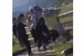 Nữ sinh lớp 10 Trường THPT Lương Thế Vinh bị đánh do mâu thuẫn trên Facebook.