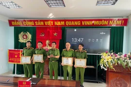 Tặng giấy khen cho lực lượng điều tra nhanh vụ án sát hại cô giáo ở Kbang