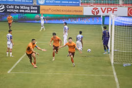 Minh Tâm đã mở tỷ số khá sớm cho HAGL trong trận gặp SLNA trên sân Pleiku. Ảnh: Văn Ngọc