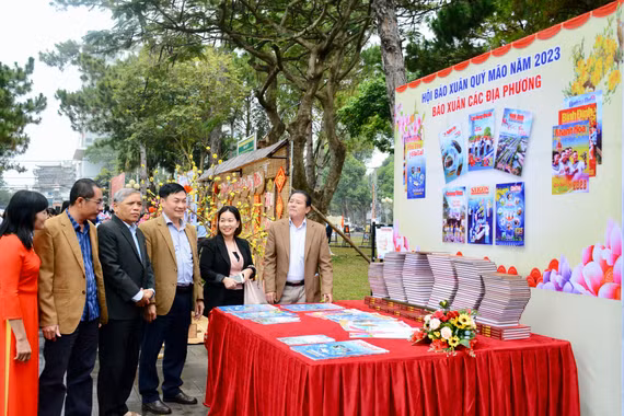 Hấp dẫn Hội báo Xuân Quý Mão 2023