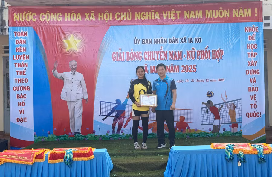 glo-bong-chuyen-iako-1.jpg