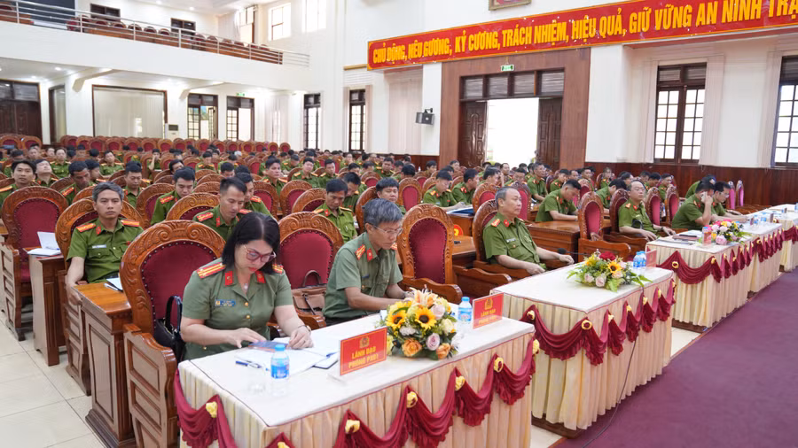 glo-tap-huan-cong-an-2.jpg