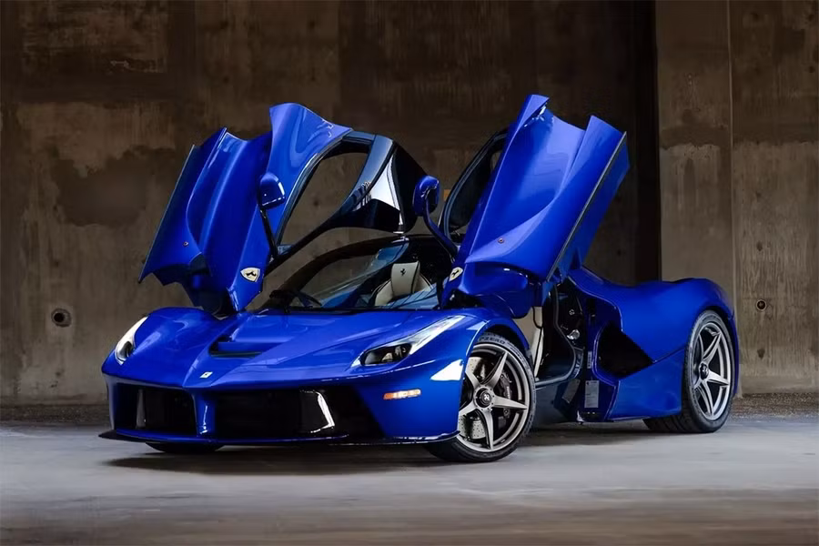 glo-ferrari-3.jpg