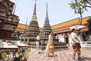 Khách du lịch tại Bangkok, Thái Lan. Ảnh: THX/TTXVN