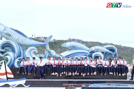 Lớp học không tường: Tiết học Âm nhạc giữa thiên nhiên xã đảo Nhơn Châu