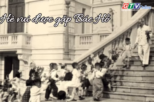 Ngăn ký ức: Hè vui được gặp Bác Hồ