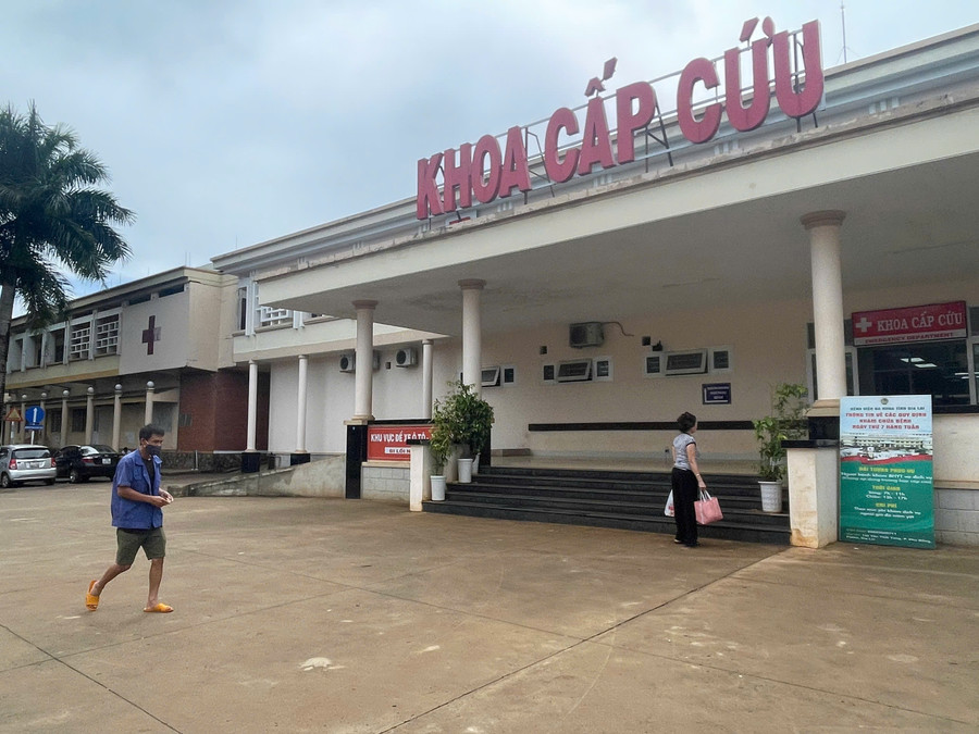 Bệnh nhân đã được đưa vào cấp cứu tại Bệnh viện Đa khoa tỉnh. Ảnh: Bích Ngọc Bệnh nhân đã được đưa vào cấp cứu tại Bệnh viện Đa khoa tỉnh. Ảnh: Bích Ngọc