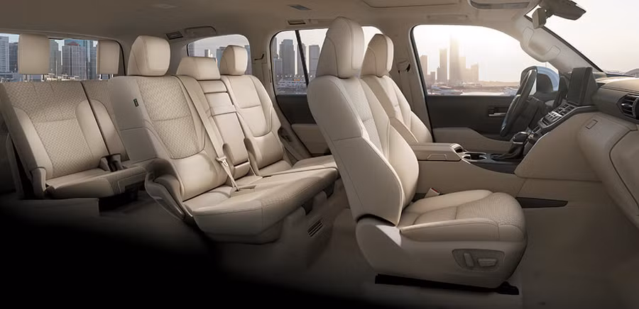 LC300 với khoang nội thất sang trọng, cao cấp. Ảnh: ST