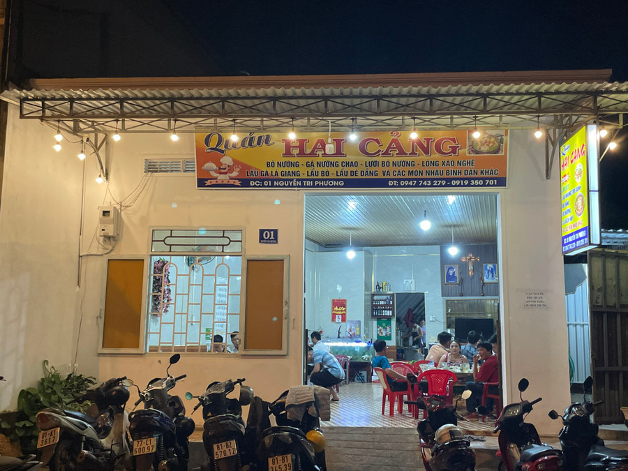 Không gian quen thuộc đối với những ai yêu thích món bò nướng cục. Ảnh: Bích Ngọc