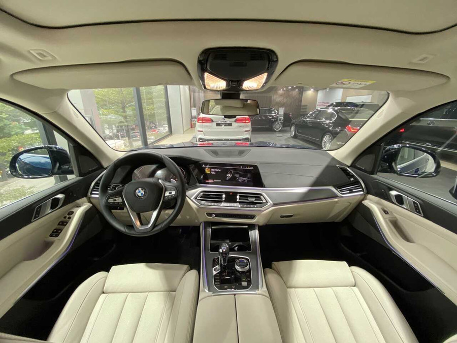 Khoang nội thất sang trọng của BMW X5. Ảnh: ST Khoang nội thất sang trọng của BMW X5. Ảnh: ST