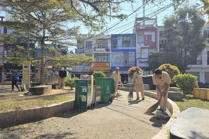 Phường Pleiku ra quân vệ sinh môi trường chào mừng Đại hội XIV của Đảng