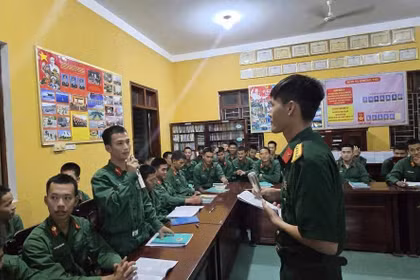 Tuổi trẻ Tiểu đoàn 1 học tập hành động dũng cảm của Thượng sĩ Kpă Thiêp