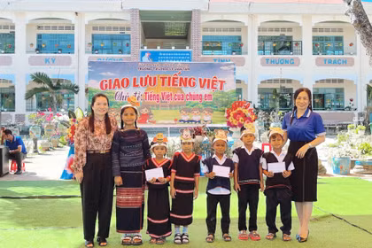 Hơn 450 học sinh xã Cửu An tham gia chương trình “Tiếng Việt của chúng em”