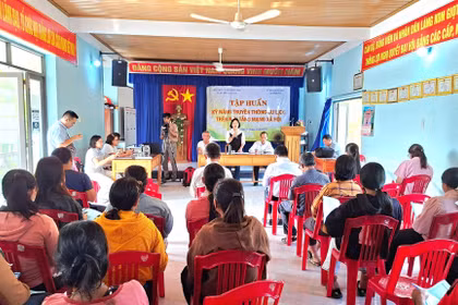 Buổi tập huấn giúp bà con người Bahnar tự tin hơn trong việc giới thiệu nét đẹp văn hóa truyền thống đến du khách.