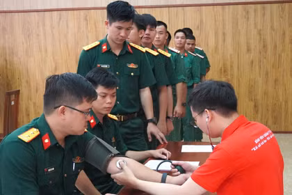 Bộ đội hiến hơn 100 đơn vị máu cứu người